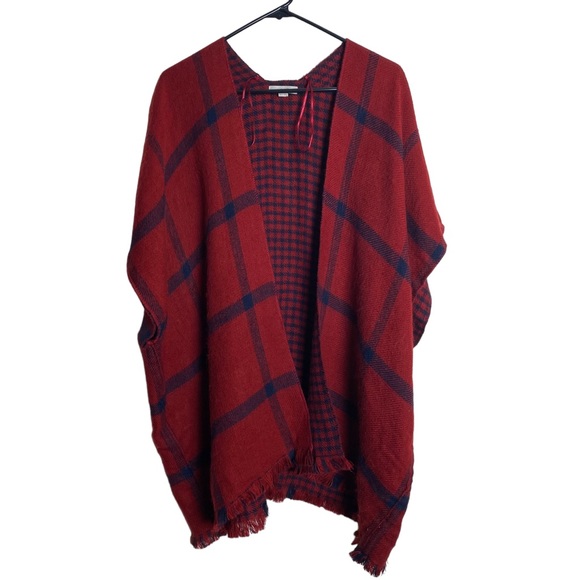 Loft Poncho Womens Sweater Wrap Shrug Soft Warm Fringe Hem Cape Plaid Red Blue - Picture 10 of 10